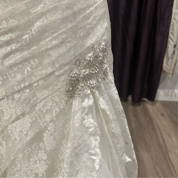 ✅ CLEARANCE David’s Bridal Embellished A Line Wedding Dress - Picture 8 of 11